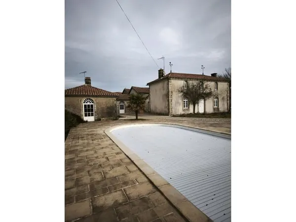Hôtellerie et restauration Vente Le Tallud 6p 340m² 233420€