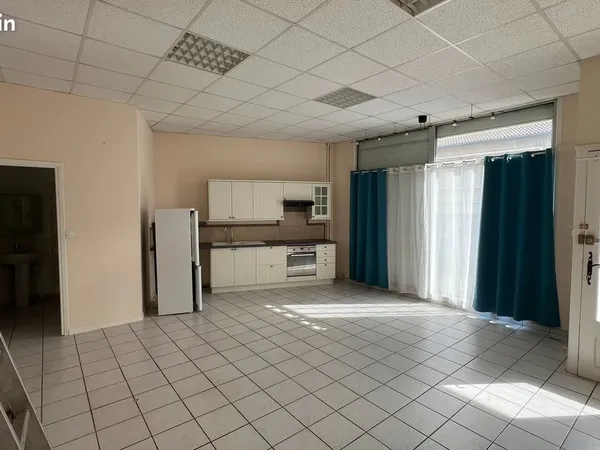 Studio 36 m² de plain-pied - Plein centre du Rouget - 52 000