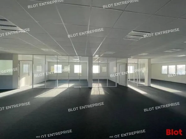 Bureaux 384 m²