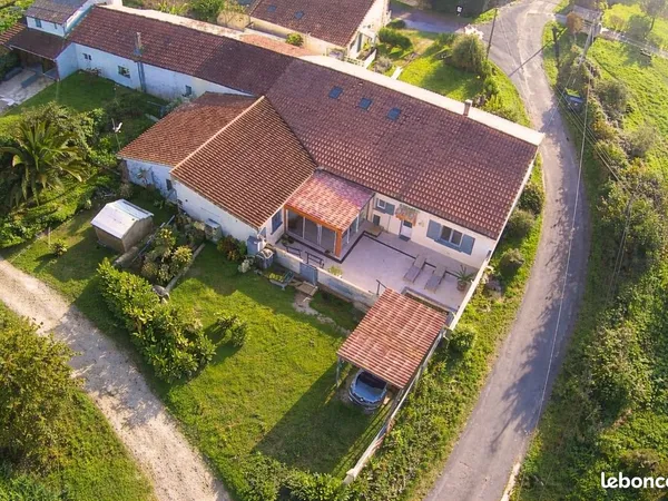 Maison à étage 160m2- 4 chambres, jardin avec carport, vérandas