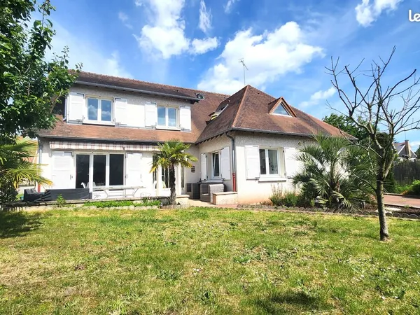 Maison familiale avec beaux volumes et jardin sans vis-à-vis - Leuville-sur-Orge - 215 m²