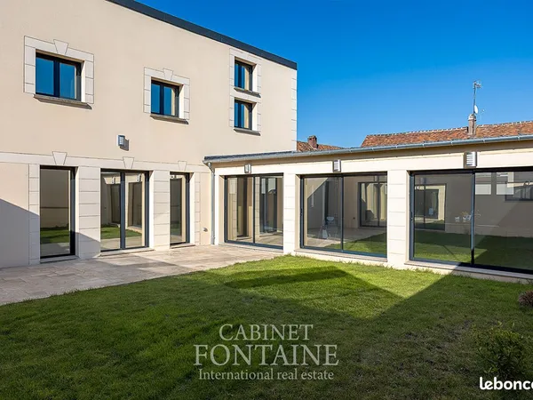 Propriété 7 pièces 242 m²