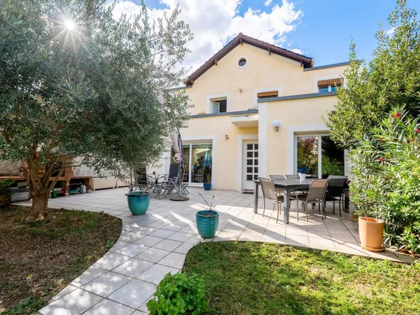 Le long de la voie Lamarque, jolie maison familiale de 138 m²