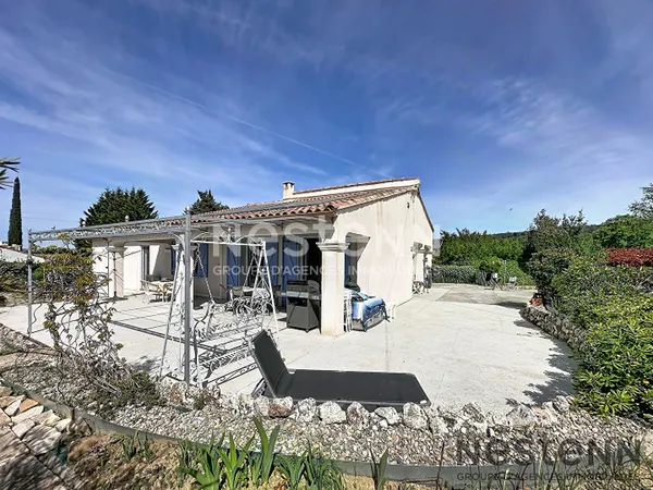 Maison spacieuse de 5 pièces à vendre à Pourrières, cadre naturel et équipements modernes