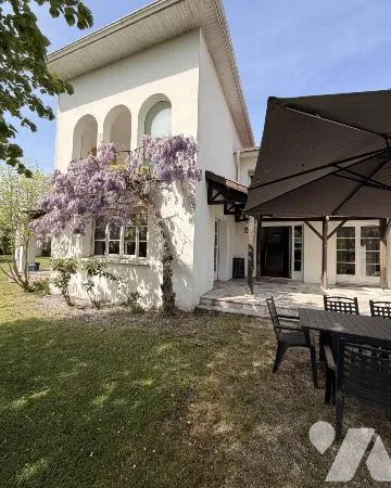 Maison 5 pièces 196 m²