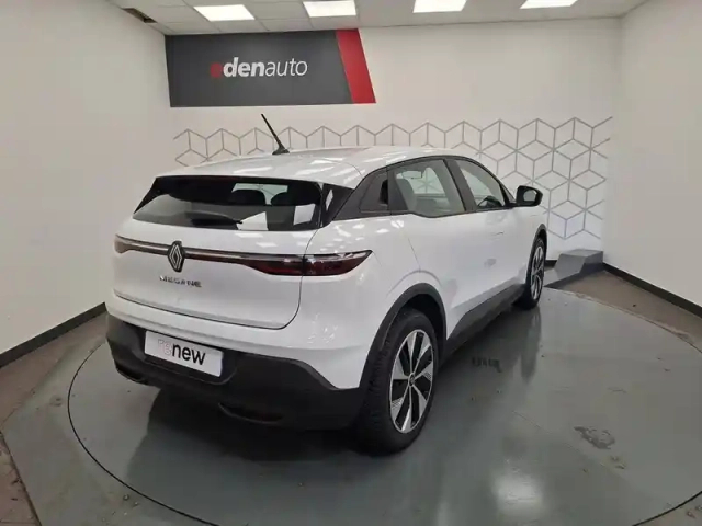 Renault Megane e-tech ev60 130ch super charge — photo 12