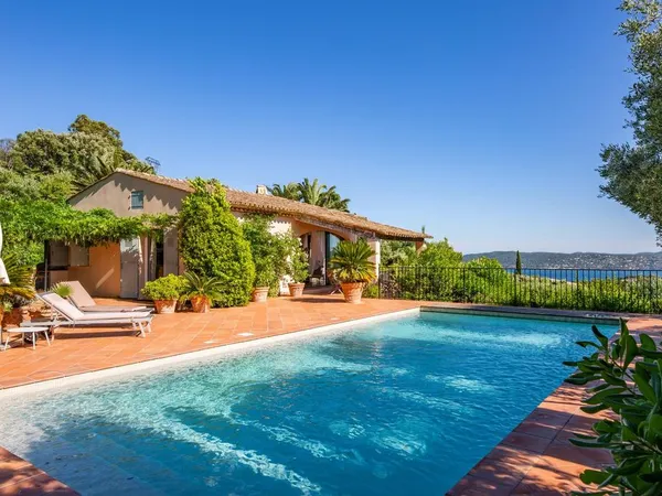 Villa 5 pièces 250 m²