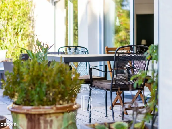Maison 8 pièces 203 m²