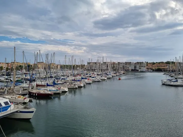 A VENDRE - GRUISSAN -PORT - PROCHE PLAGE DU GRAZEL STUDIO 4