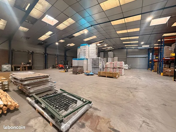 Local 1 pièce 1350 m²