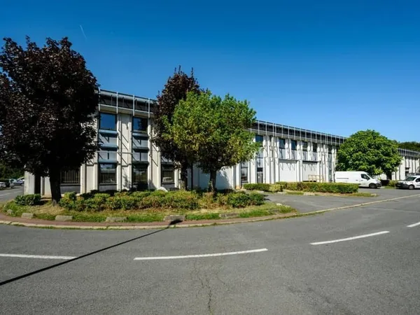 Local d'activité 1349 m²