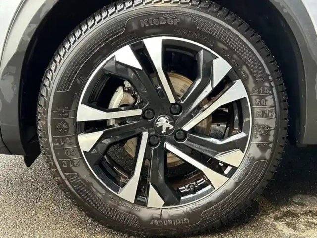 Peugeot 2008 1.2 puretech 130ch s&amp;s allure — photo 13