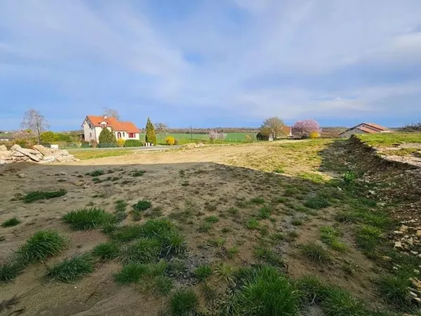 Terrain 900 m²