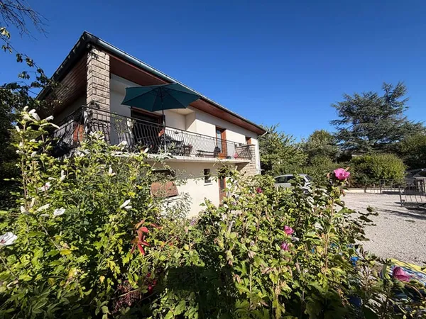 Maison Lons Le Saunier 6 pièce(s) 151.21 m2/4 chambres
