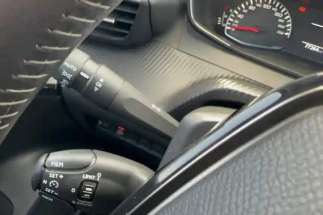 Peugeot 2008 puretech 100 s&amp;s bvm6 — photo 22