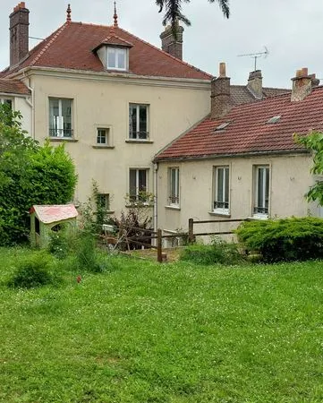 Epone centre village