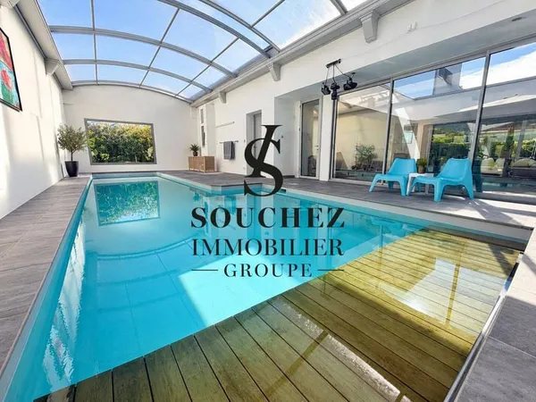 Maison 7 pièces 255 m²