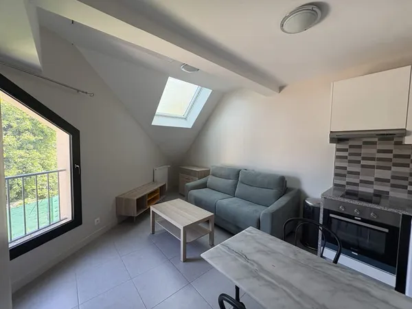 STUDIO meublé + parking extérieur
