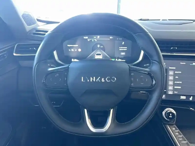 Lynk&Amp;Co 01 1.5 phev 261 ch dcth7 — photo 9