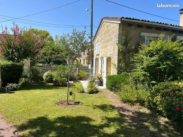 Maison en pierre de caractère 160 m² | Jardin arboré, dépendances et cadre paisible à Peujard