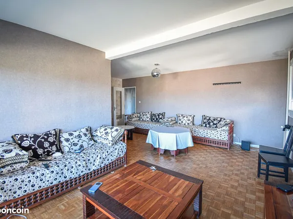 T4 100 m² - Vue dégagée Ventoux & Tour Magne - Balcon, parking, ascenseurs