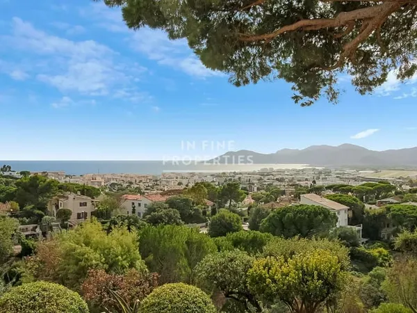 GRAND APPARTEMENT 3/4 P AVEC VUE MER - LE CANNET