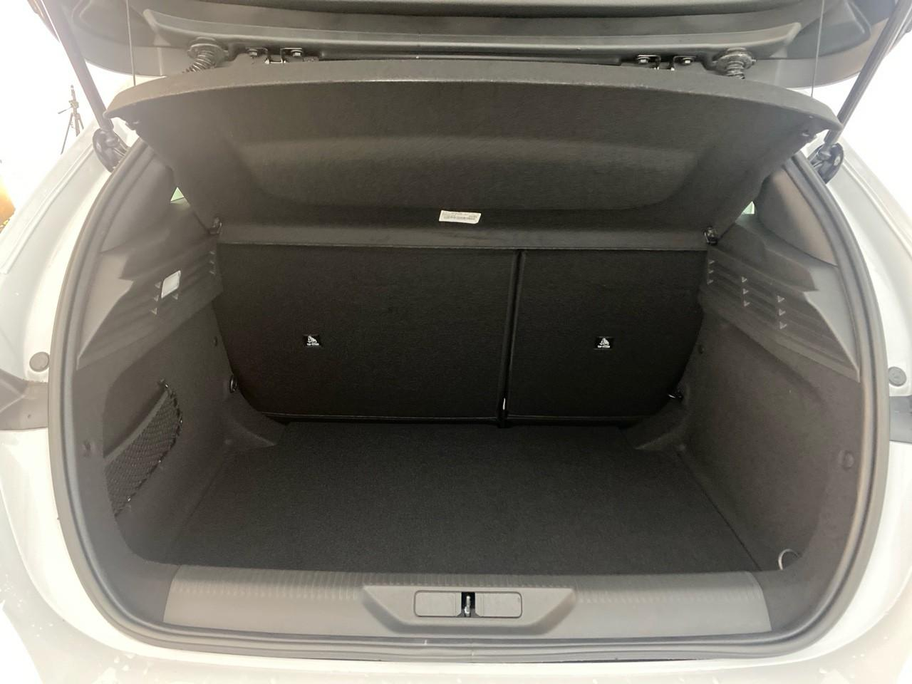 Peugeot 308 hybrid 145 e-dcs6 allure — photo 6