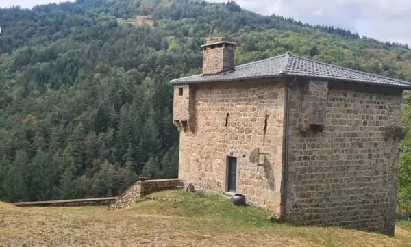 Propriété d'exception 51,74 ha maison forte du xvie siècle
