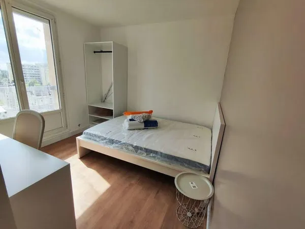 Chambre dans appartement 4 pièces 75m²