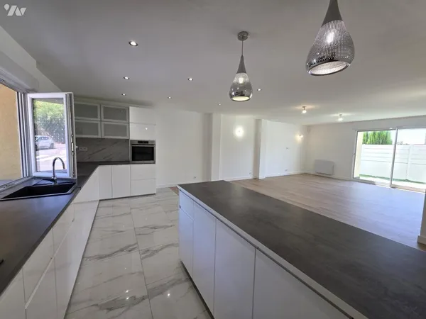 Vends maison de ville - 175.92 m² - 6 pièces, 4 chambres - Mions 69780