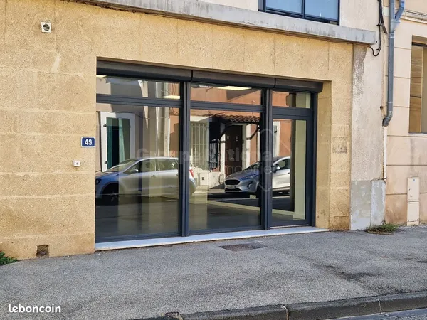 Local 74 m² Orange