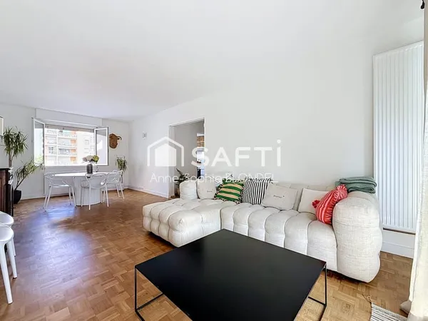 PARC BORDELAIS Appartement 2 chambres, balcons et parking