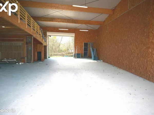 Local 242 m² Targon