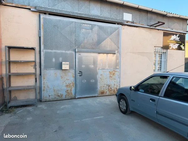 Local d’activité et entrepôt Location Rognonas  90m² 580€
