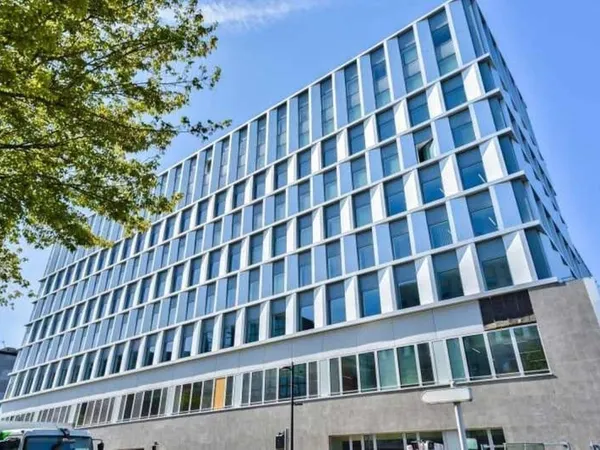 Bureaux 3683 m²