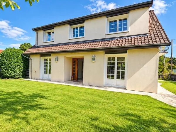 Maison 8 pièces 220 m²