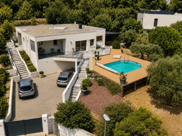 Magnifique villa contemporaire - Vue sur l'étang de Bages