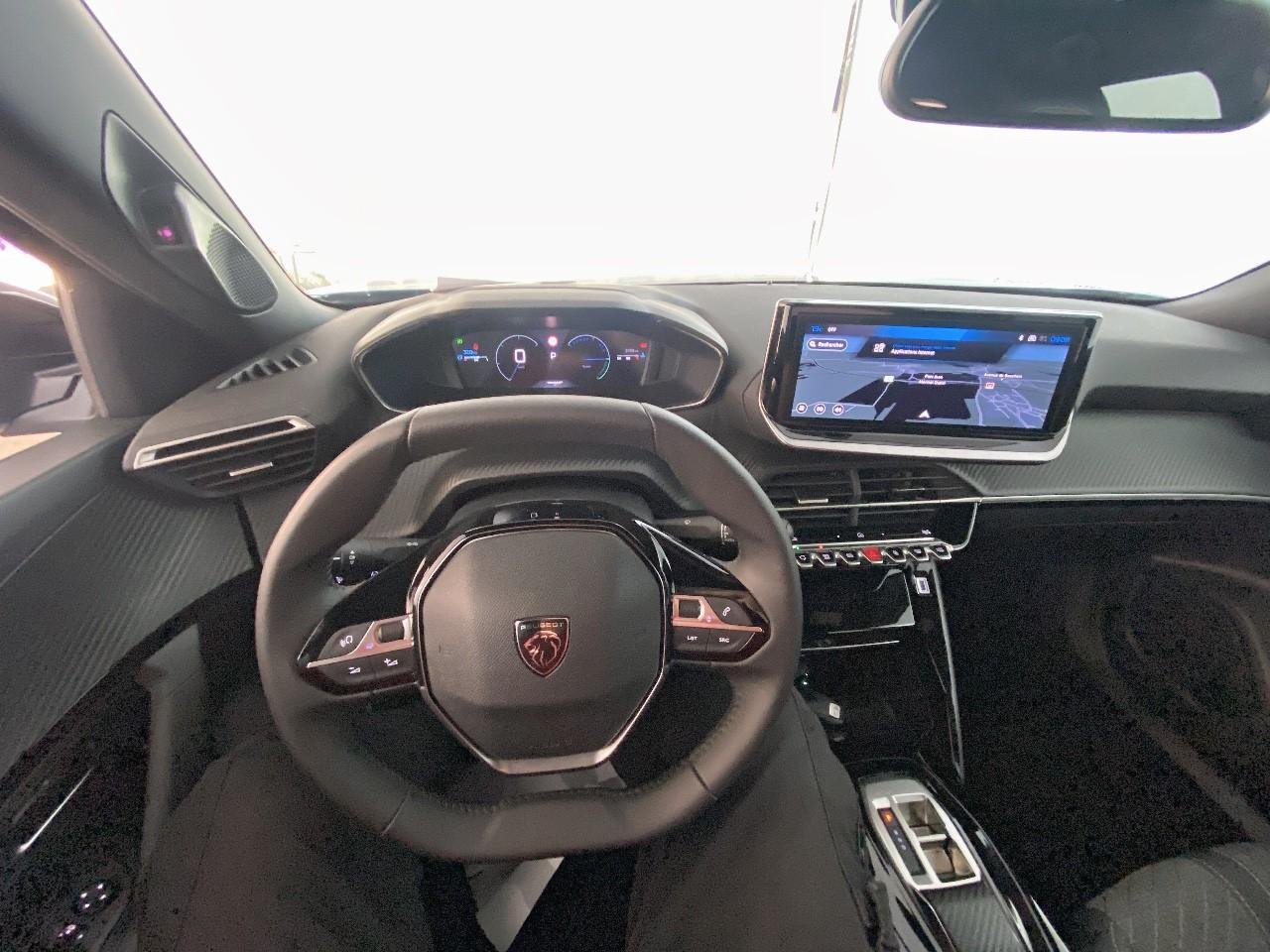 Peugeot 2008 hybrid 145 ch e-dcs6 allure — photo 12