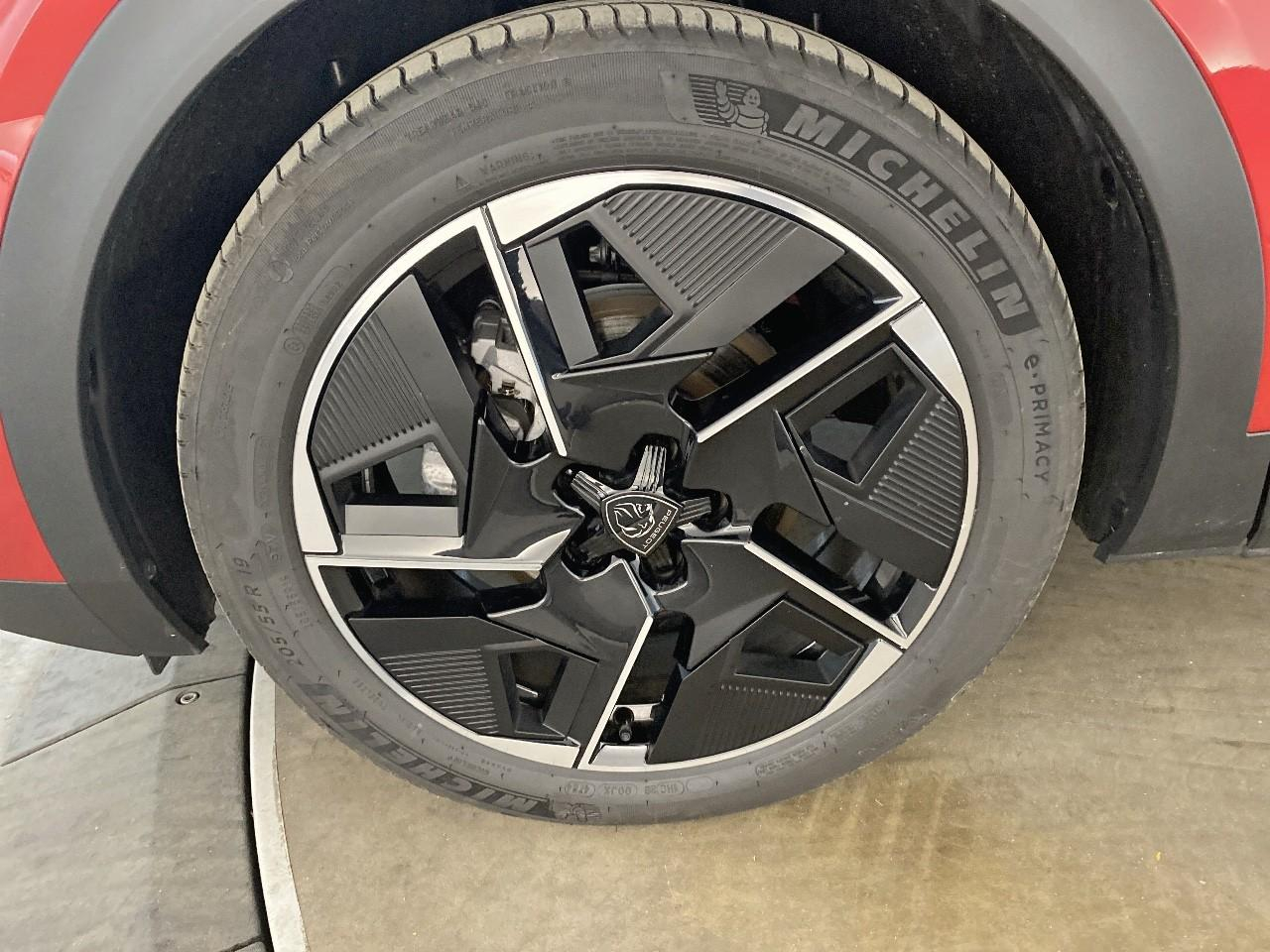Peugeot 408 hybrid 136 e-dcs6 gt — photo 11