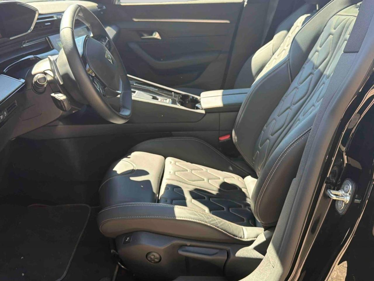 Peugeot 508 plug-in hybrid 225 allure e-eat8 + cuir / toit ouv — photo 11