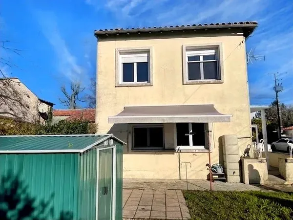 EXCLUSIVITÉ – Maison à étage de 97 m² avec dépendances et jardin