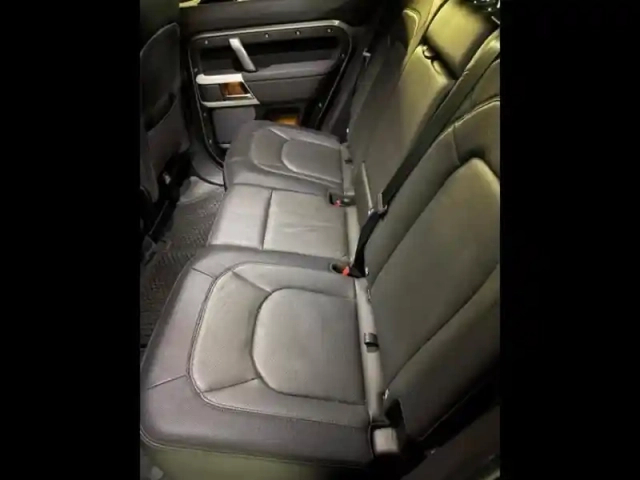 Land Rover Defender 110 2.0 p400e x-dynamic se — photo 14