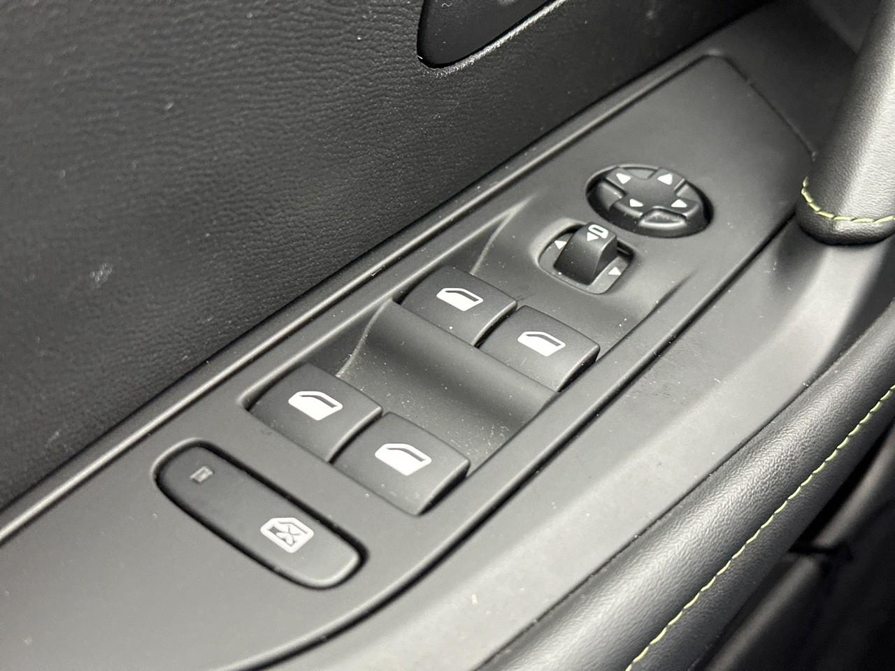 Peugeot 208 puretech 100 s&s eat8 gt — photo 16