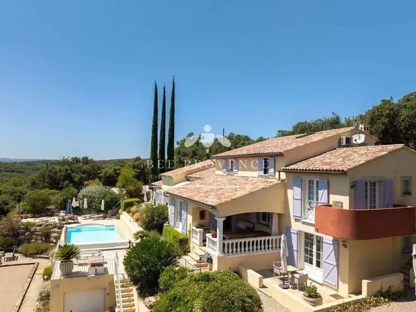 Villa 8 pièces 254 m²