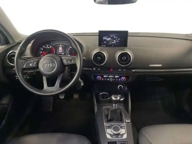 Audi A3 35 tfsi cod 150 design — photo 8