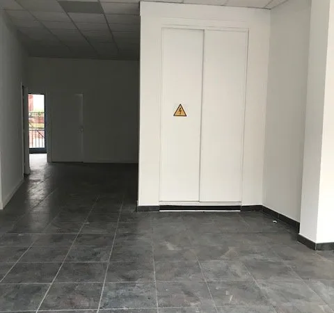 LOCAL COMMERCIAL