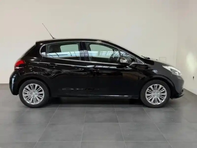 Peugeot 208 1.2  82 allure 5p gps / clim auto / régulateur — photo 4