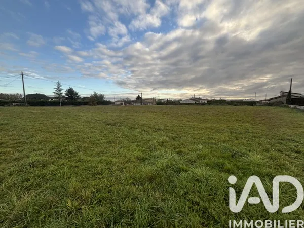 Terrain 885 m²