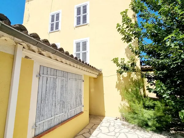Affaire Draguignan belle maison de ville F4 230m de terrain