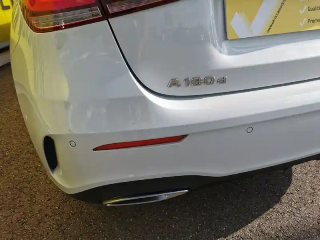 Mercedes Classe A 180 d amg line 8g-dct 116 ch — photo 10